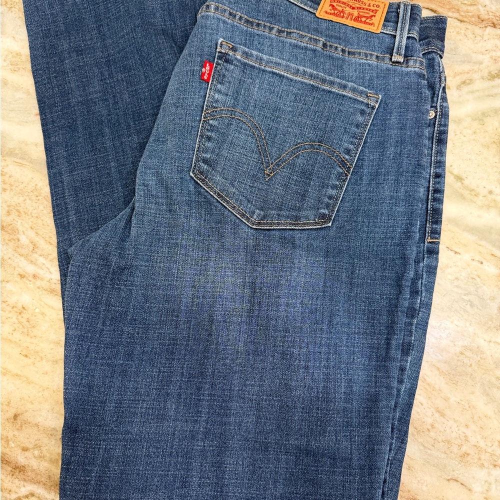 Levi's women’s  Medium Blue Straight Jeans